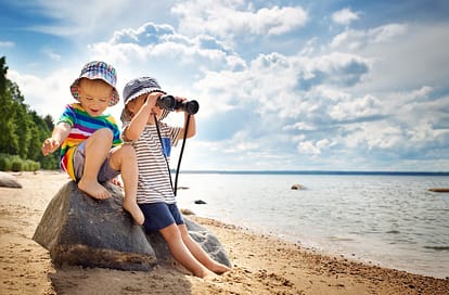 toddlers beach binoculars